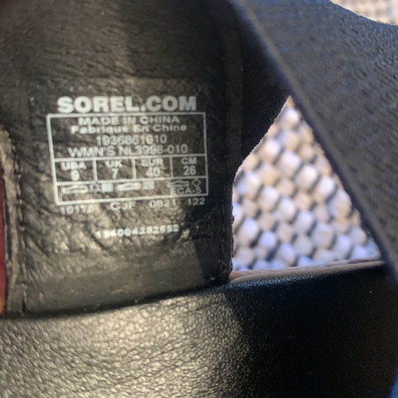 Brand New Sorel Black Platforms. Size 9. - Picture 9 of 9